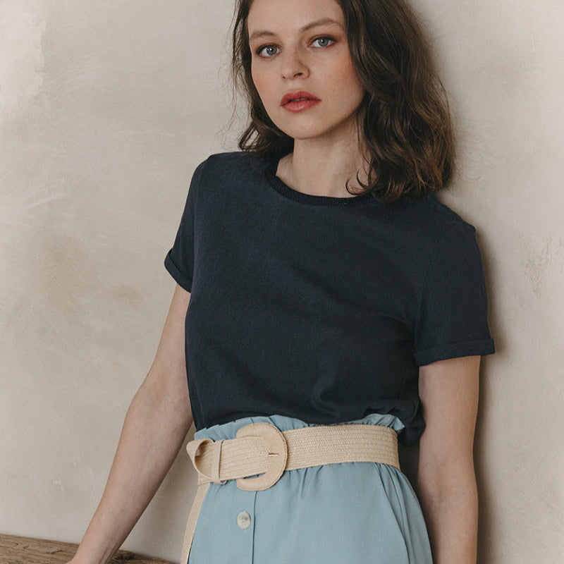 T-shirt Marine with neckline detail.